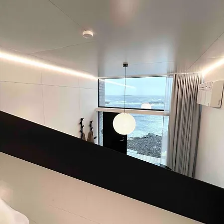High End Sea At A In Lofoten Apartment *